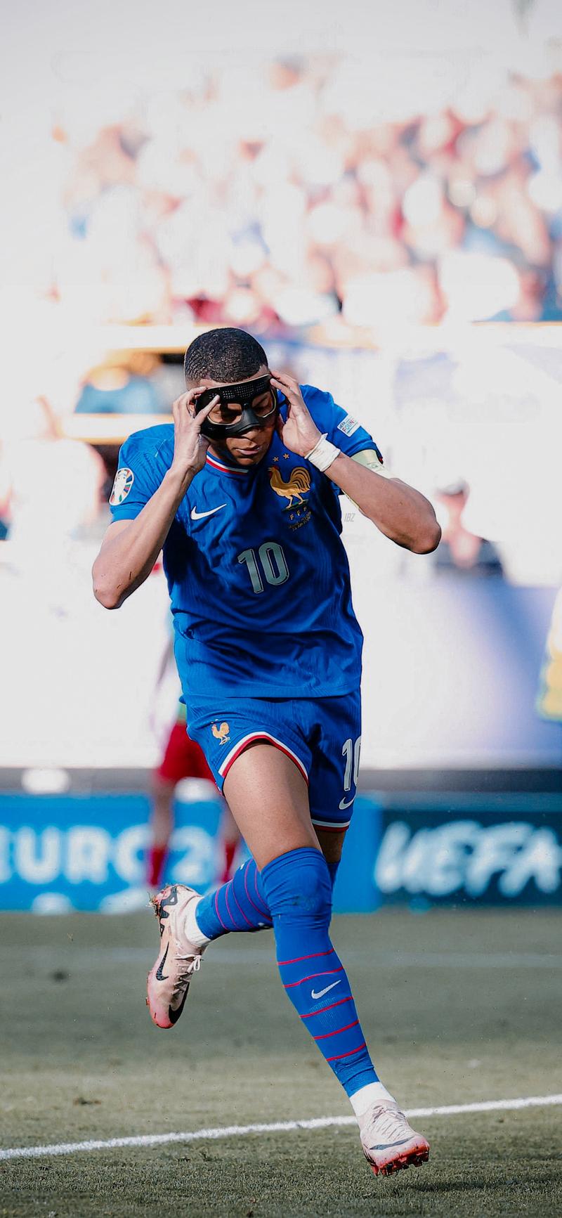 切尔西后腰身体素质远超德罗巴，穆里尼奥夸他一天能踢两场英超