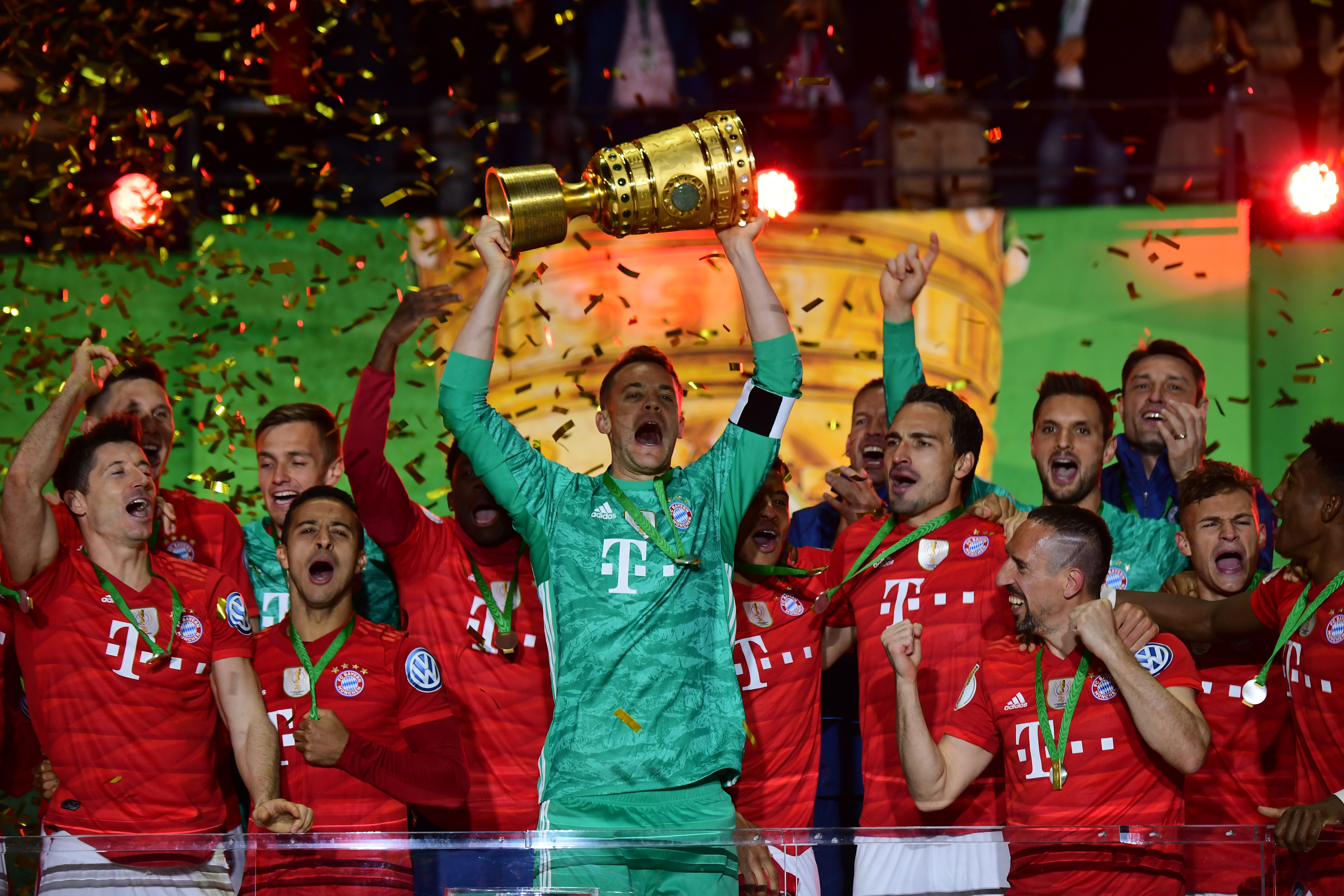 送别队长，浙江球迷打出两幅tifo致敬弗兰克