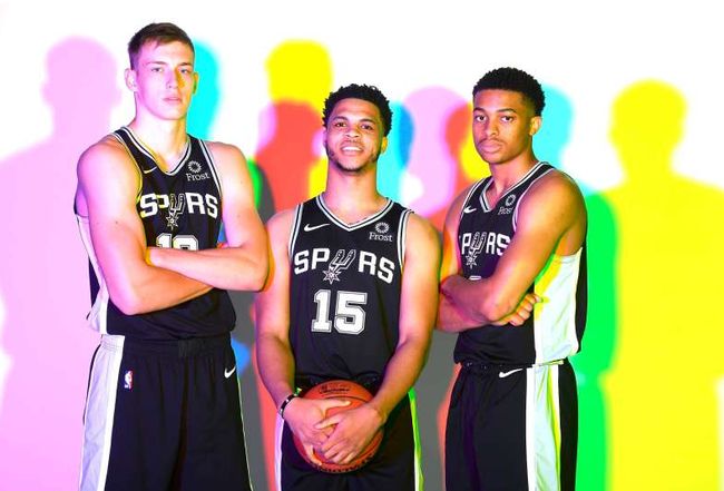 NBA｜最后1分钟5投全失 骑士16连胜被魔术“变走”